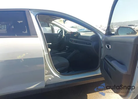 2025 Kia K4 Lxs z USA, uszkodzony, nr VIN 3KPFT4DE0SE097712